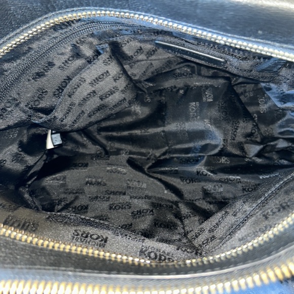 Michael Kors Alexis Black Pebble Leather Bag - Picture 11 of 15